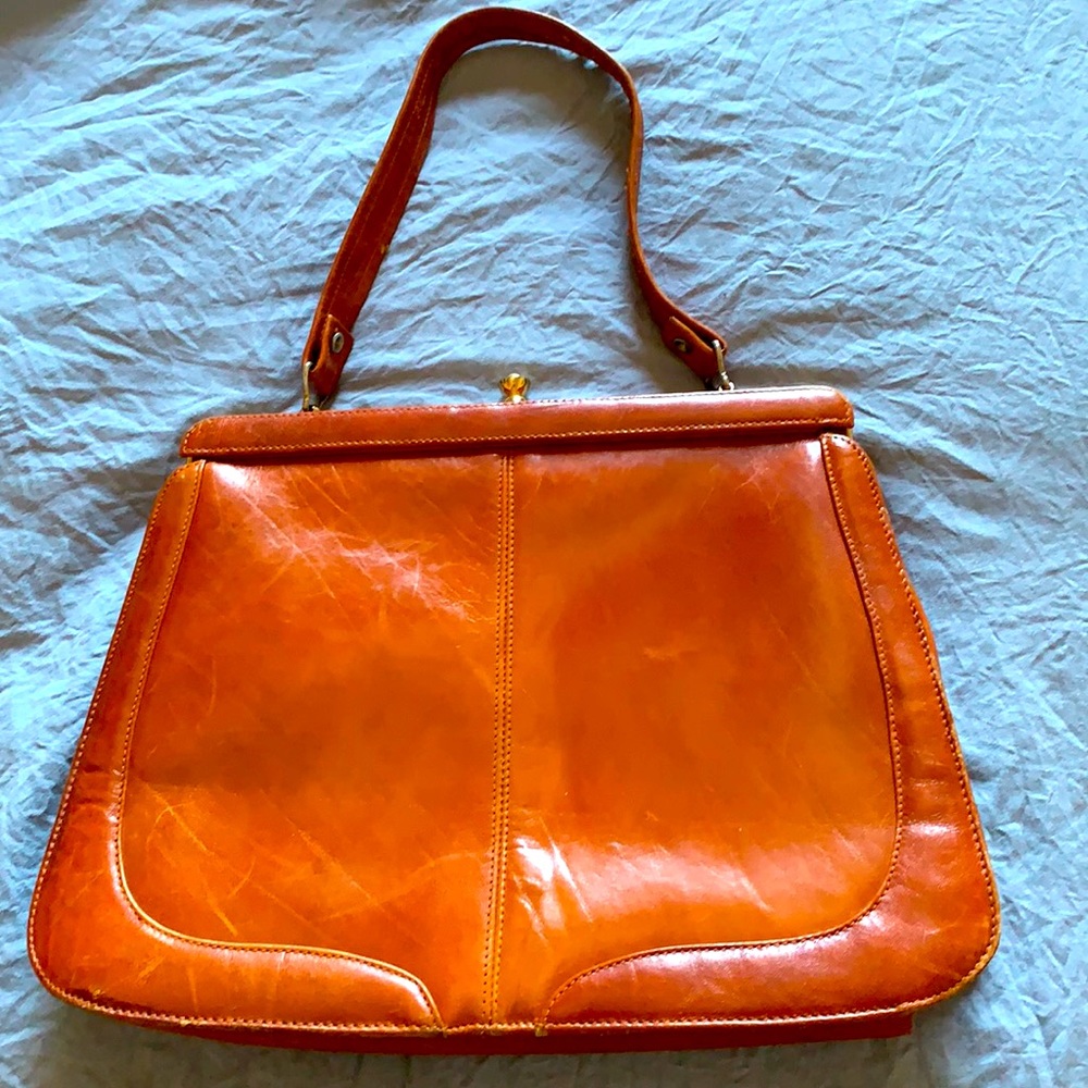 Authentic Vintage 1960 purse . 100%leather. Great shape! Beautiful Bag...🌺